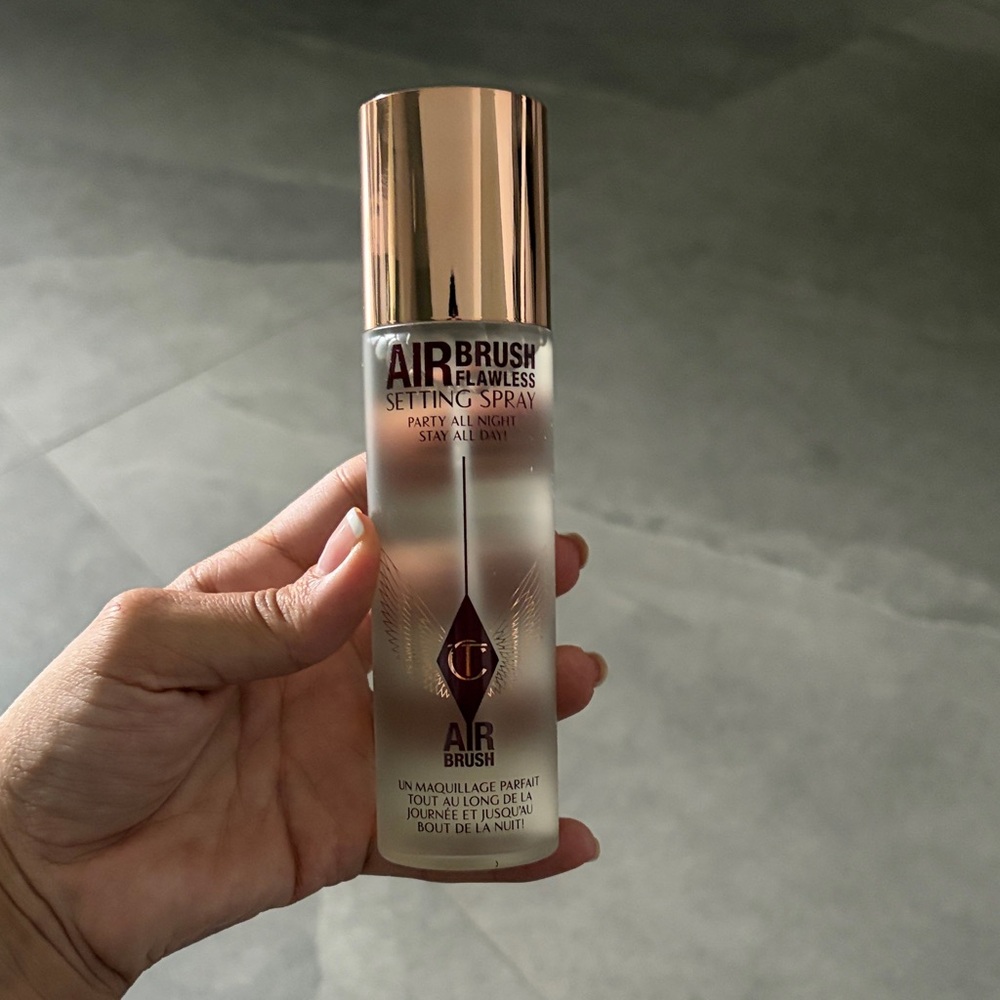 Charlotte Tilbury Airbrush Flawless Setting Spray - Black and Rose Gold Accents - Picture 4 of 4